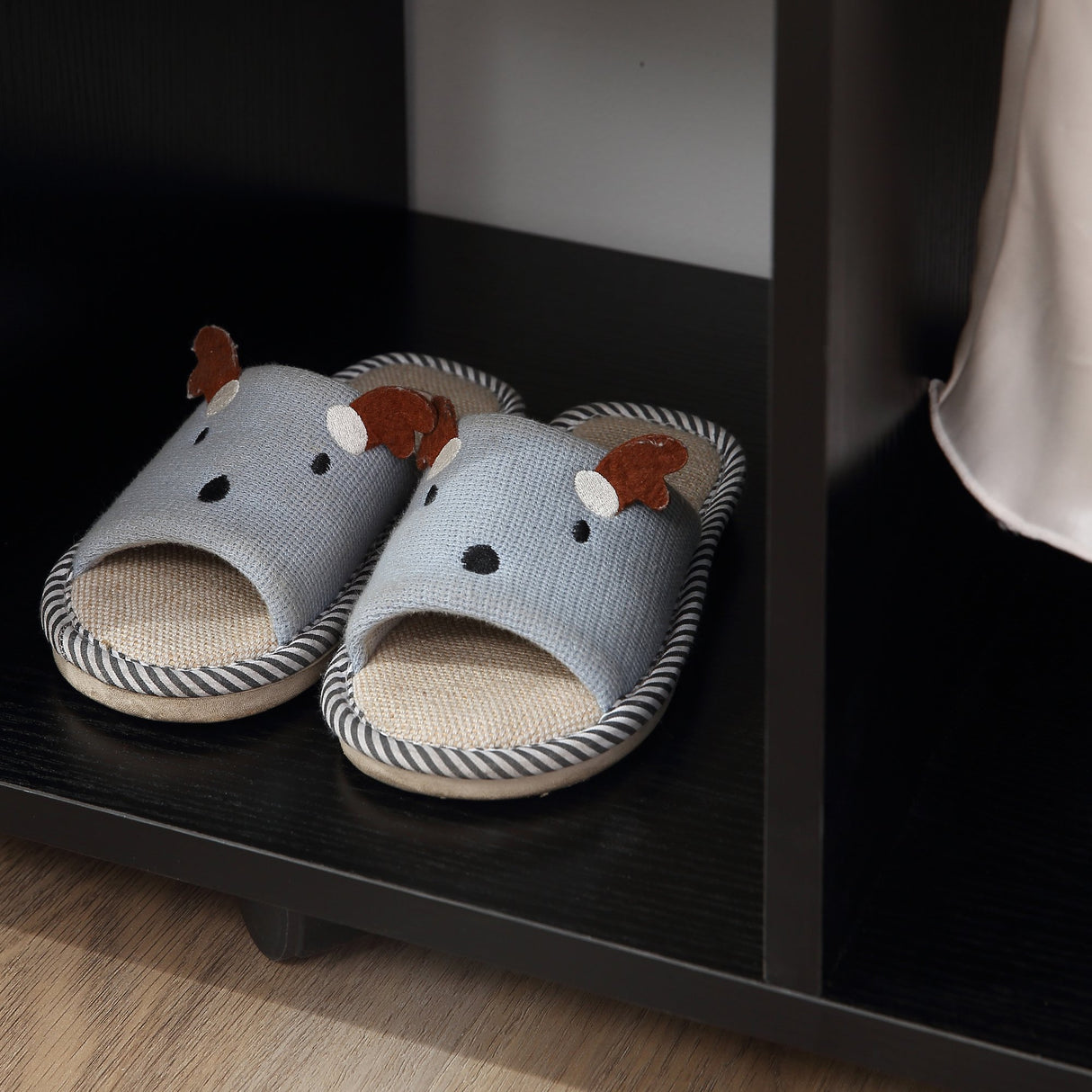 easycomfort easycomfort armadio guardaroba a 5 ripiani con ruote e barre appendiabiti in legno e alluminio nero 120x40x128cm ean 8054111843379