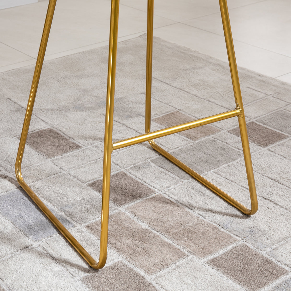 easycomfort easycomfort set 2 sgabelli alti da bar con poggiapiedi cuscino in velluto e struttura in metallo dorato nero e oro