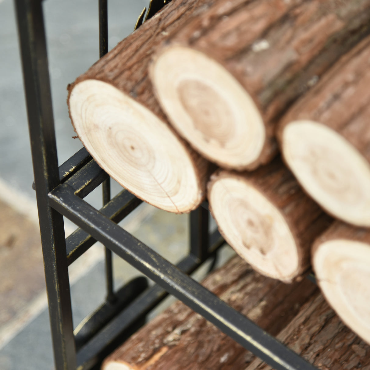 easycomfort easycomfort portalegna in ferro battuto con attrezzi per camino e manici base porta legna rialzata e decori 51.5x33x77cm nero