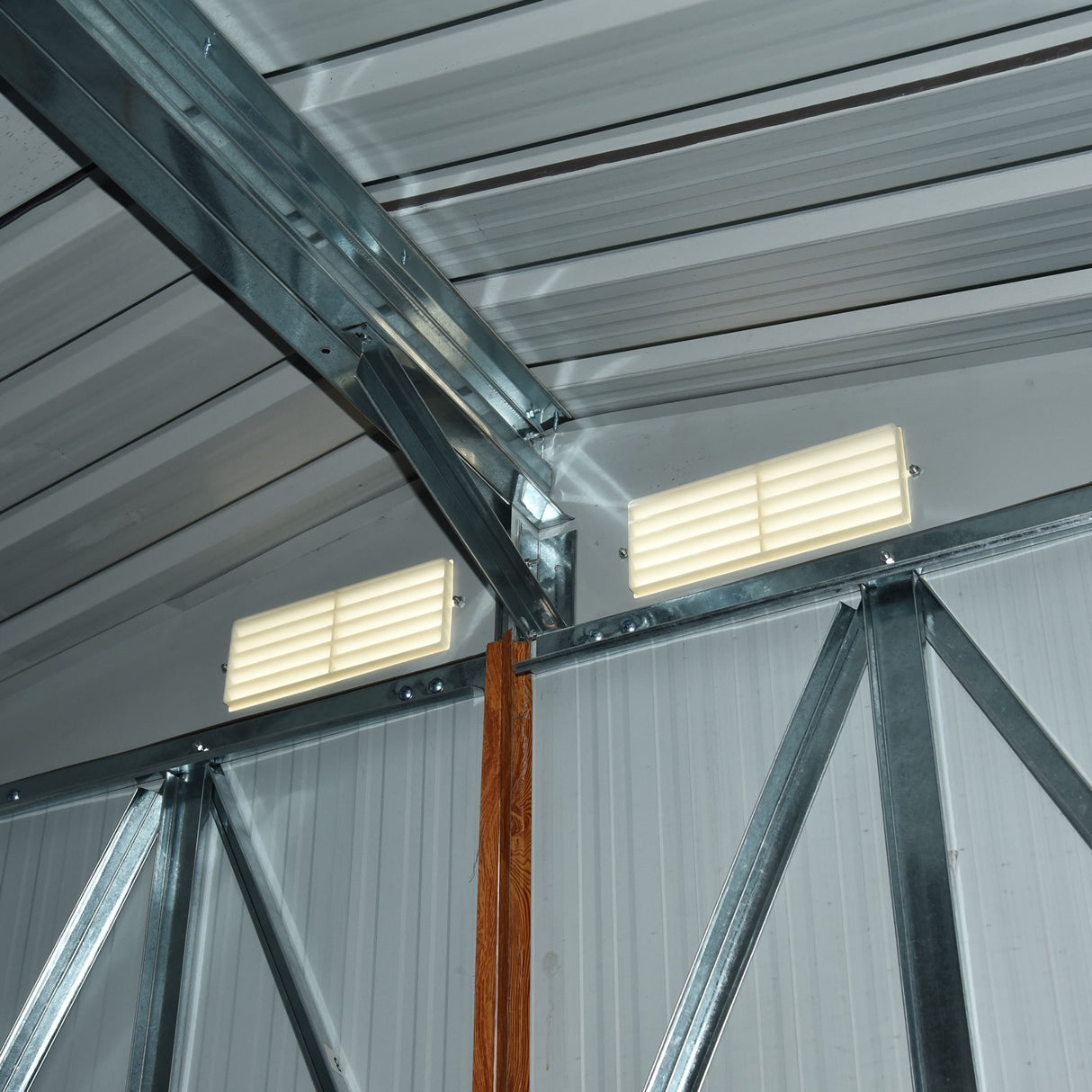 easycomfort easycomfort casetta da giardino in acciaio e pp con prese daria 197.5x160x178 201cm marrone