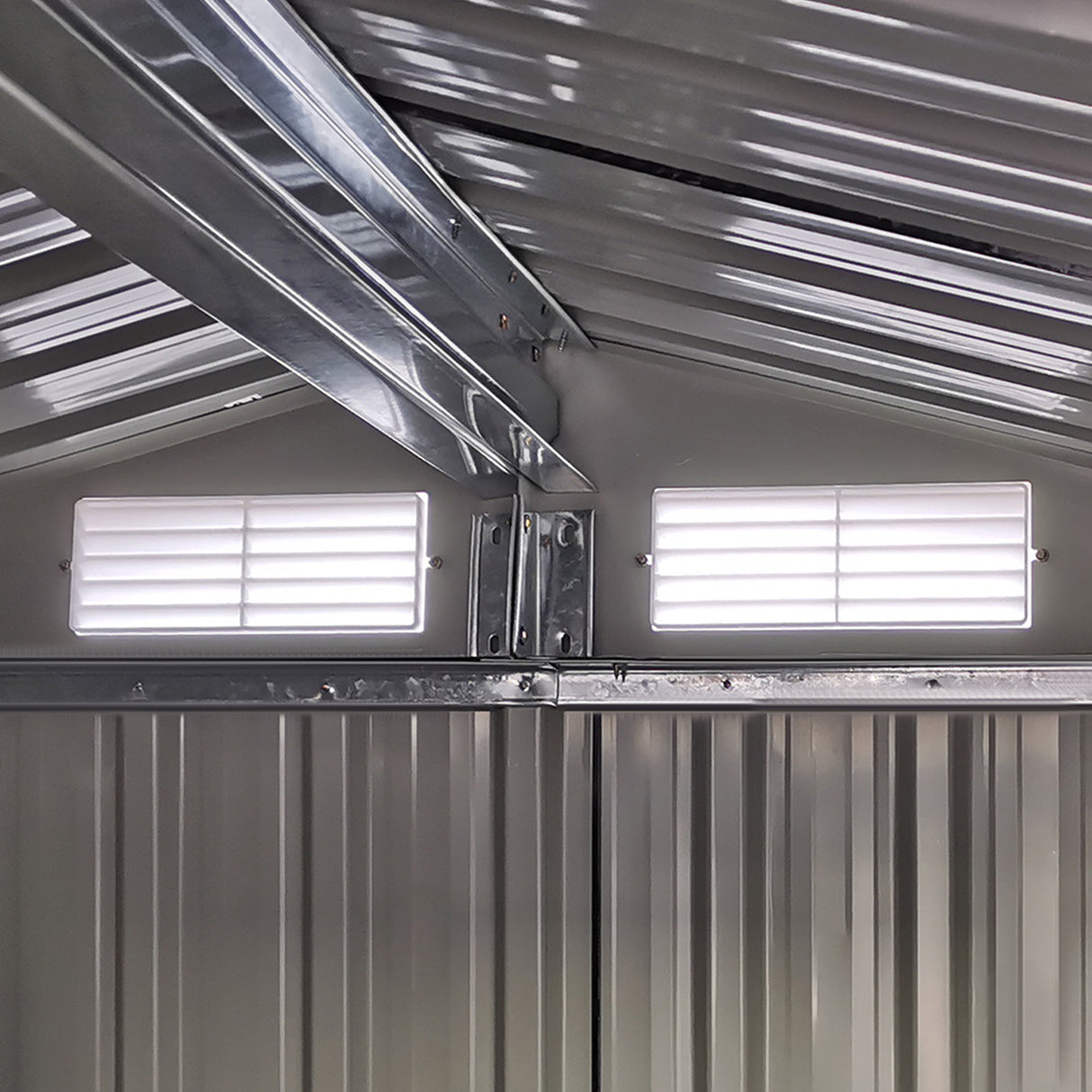 easycomfort easycomfort casetta da giardino porta attrezzi in acciaio tetto inclinato e 4 prese daria 152x132x188cm