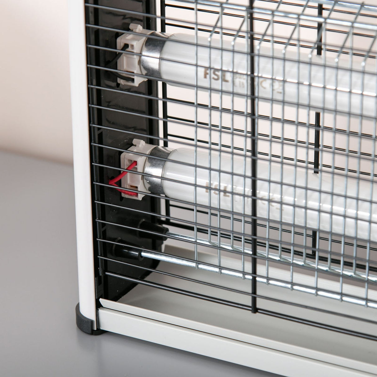 easycomfort easycomfort elettroinsetticida da esterno e interno con lampada antizanzare led per 60m zanzariera elettrica 20w argento ean 8054111845892