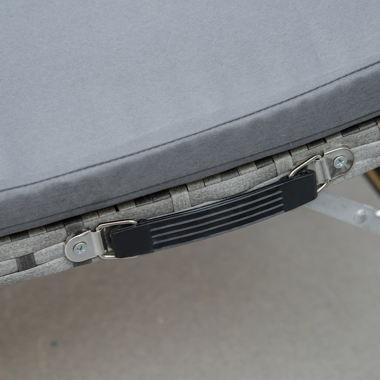 easycomfort easycomfort lettini prendisole richiudibili con cuscini rimovibili e tavolino pieghevole set 3 pz in rattan grigio