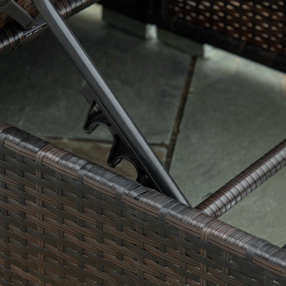 easycomfort easycomfort lettino prendisole in rattan pe con schienale reclinabile su 5 posizioni 195x68x31cm marrone