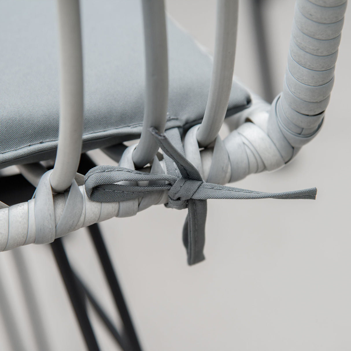 easycomfort easycomfort set mobili da giardino 3 pezzi con tavolino e sedie in rattan pe poilestere e acciaio per esterni grigio