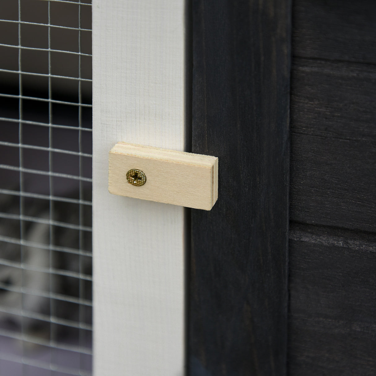 easycomfort easycomfort conigliera in legno di abete da esterno con vassoio estraibile tetto apribile in bitume e rete metallica 90x45x65cm nera bianca e verde