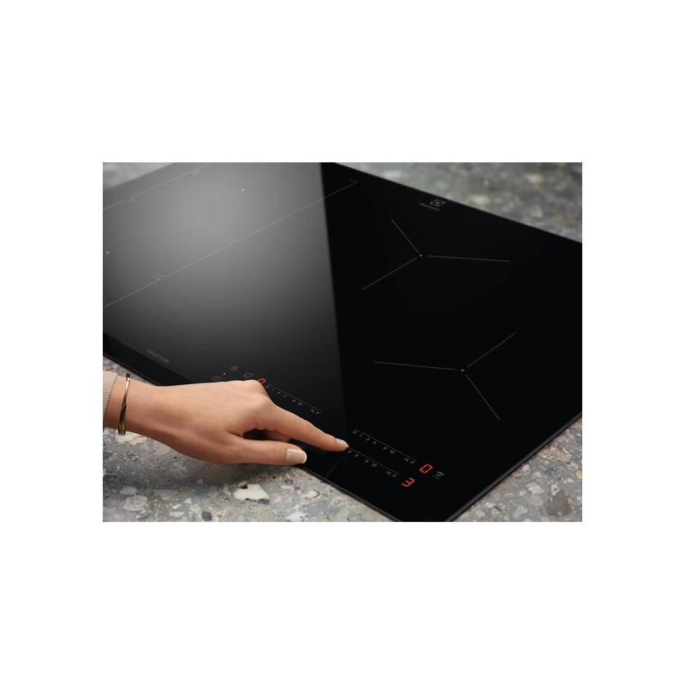 electrolux piano cottura a induzione electrolux serie 600 bridge eil83443 4 fuochi l78xp52 vetroceramica nero ean 7332543773589