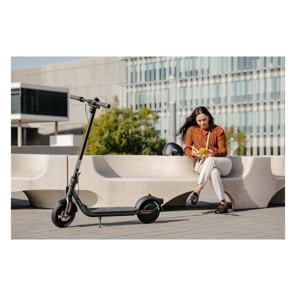 segway monopattino elettrico segway ninebot f2 kickscooter powered 36v 400w nero aa 05 12 01 0003 ean 8720254406442