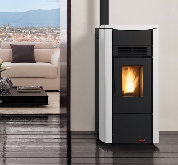 la nordica stufa a pellet canalizzata la nordica extraflame modello giusy plus evo 8 kw disponibile in vari colori bianca