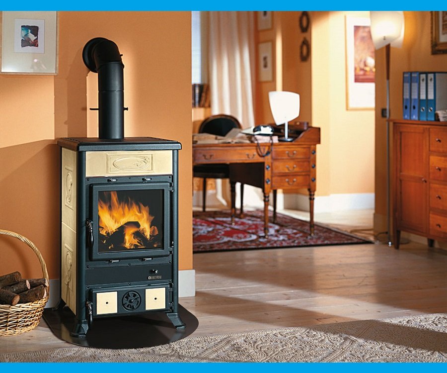 la nordica stufa a legna in ghisa la nordica extraflame mod rossella r1 88 kw pergamena
