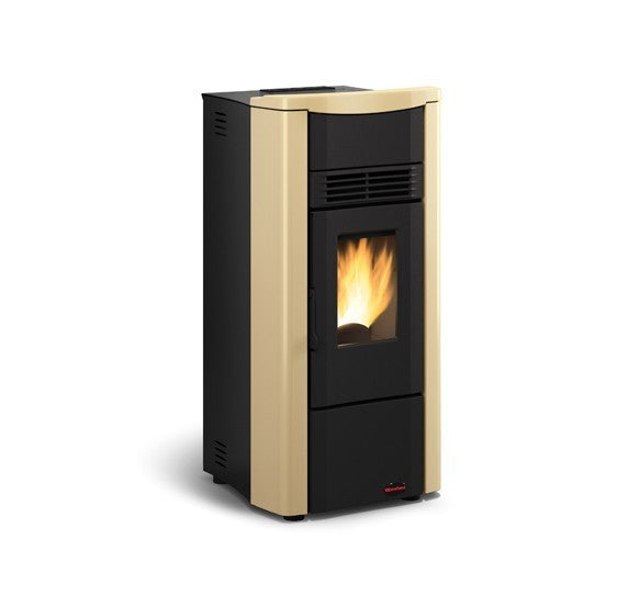 la nordica stufa a pellet canalizzata la nordica extraflame modello giusy plus evo 8 kw disponibile in vari colori bianca
