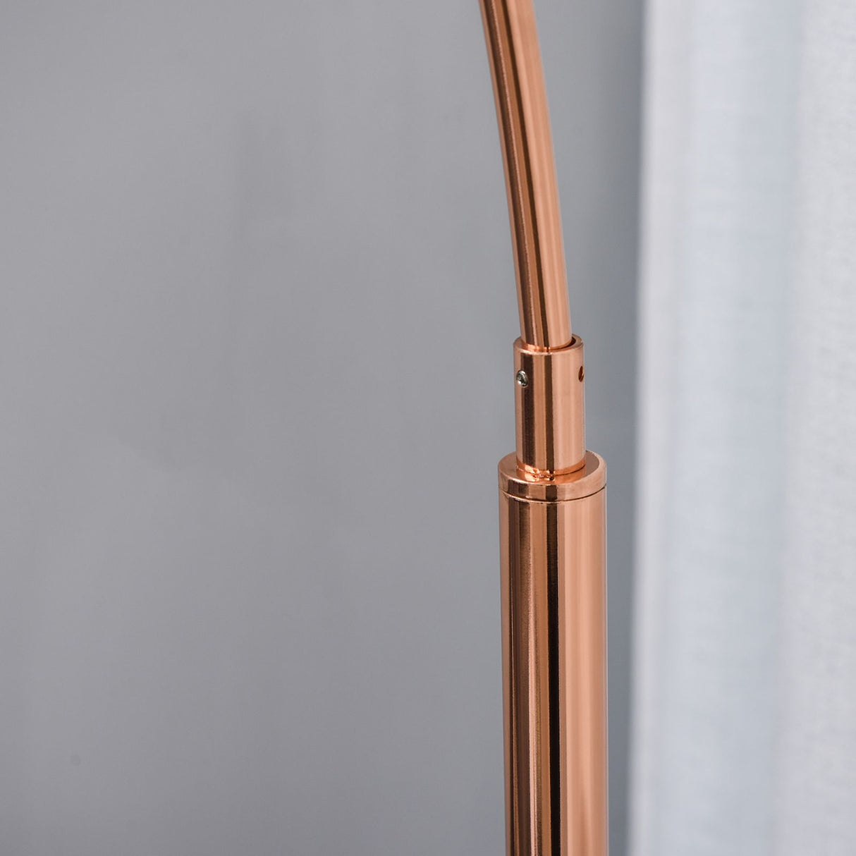 easycomfort easycomfort lampada da terra ad arco con paralume regolabile in acciaio color rame e base rotonda in marmo ean 8055776914558