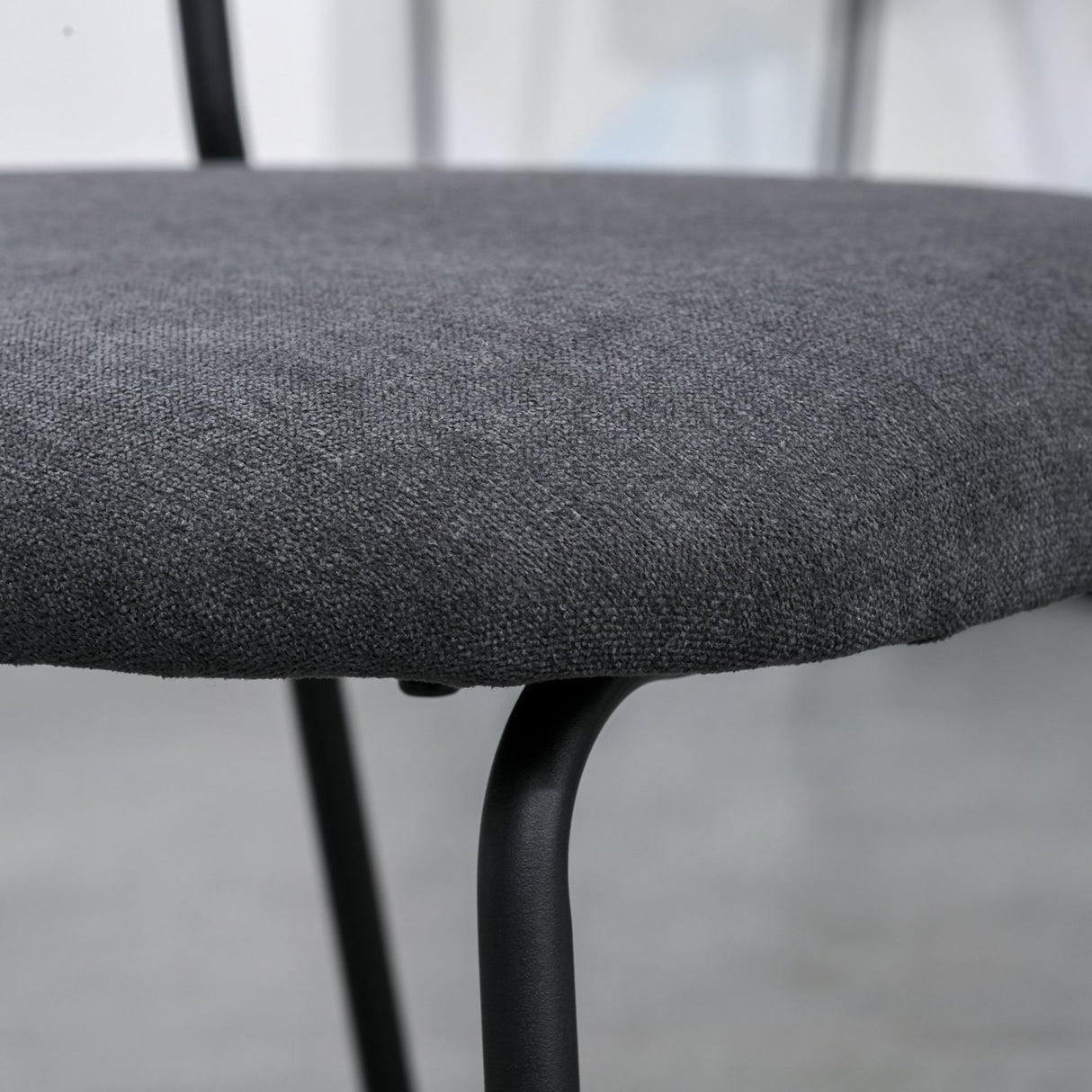 easycomfort easycomfort set di 4 sedie moderne imbottite e impilabili rivestimento in tessuto e gambe in metallo grigio scuro