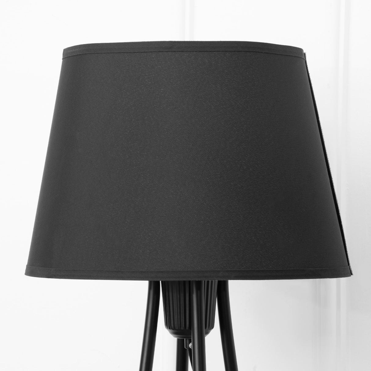 easycomfort easycomfort lampada da terra di design con 3 mensole e interruttore a pedale attacco e27 e struttura in metallo 35x35x173cm nero