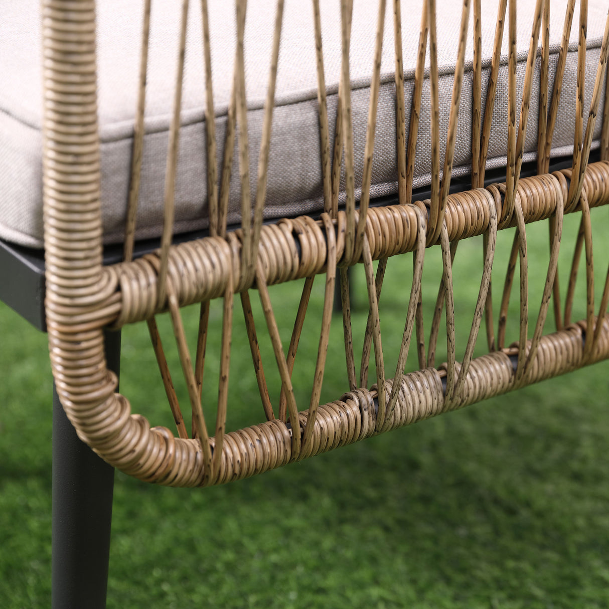 easycomfort easycomfort set da 4 pezzi in rattan pe 2 sedie divano 2 posti e tavolino in vetro temperato