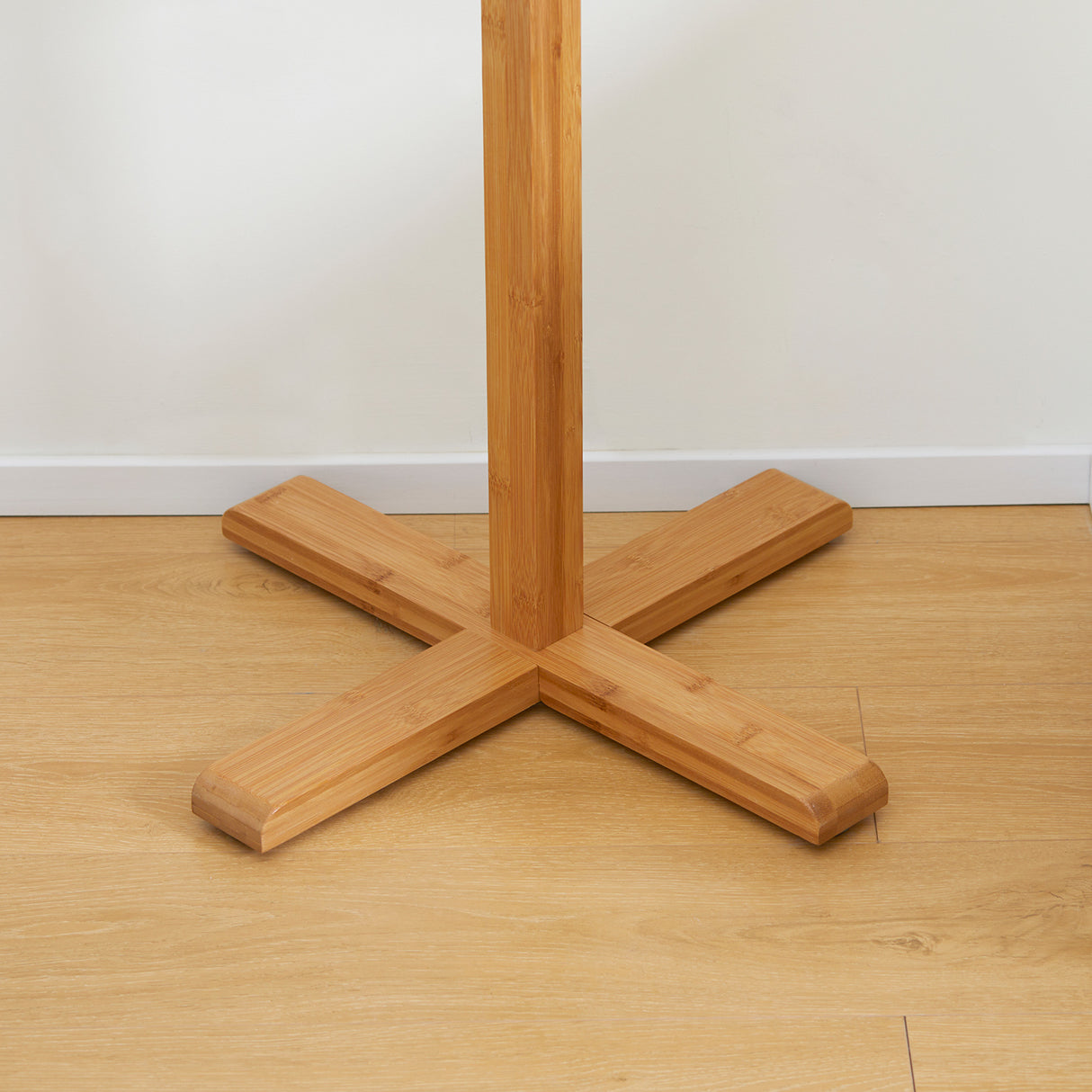 easycomfort easycomfort appendi abiti da terra in legno di bambu con 8 ganci e base a x 49 5x 49 5x 178cm naturale