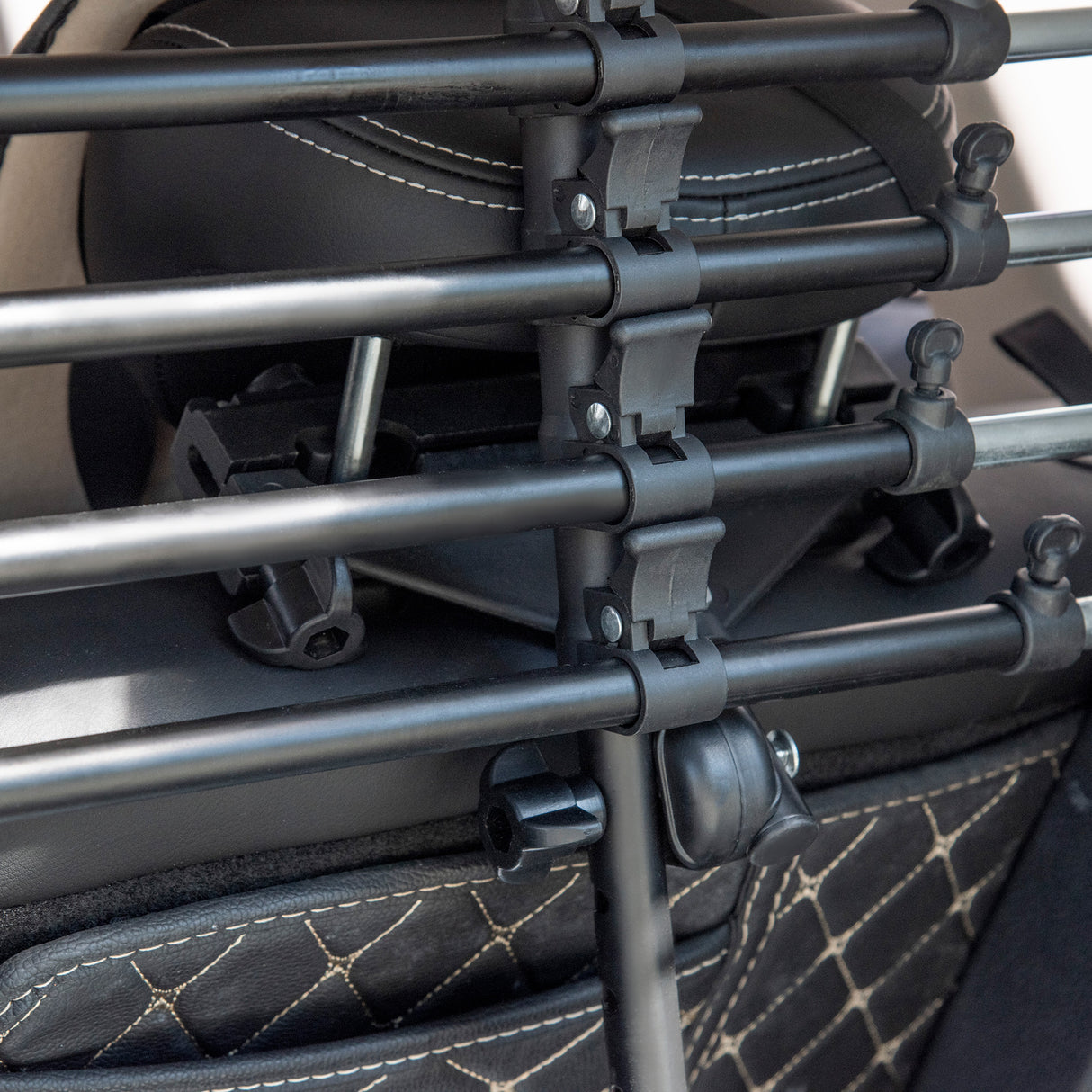 easycomfort easycomfort divisorio auto per cani regolabile in altezza e larghezza in ferro e abs 85 140x40 50 cm nero