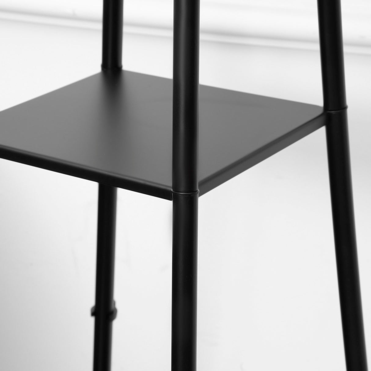 easycomfort easycomfort lampada da terra di design con 3 mensole e interruttore a pedale attacco e27 e struttura in metallo 35x35x173cm nero