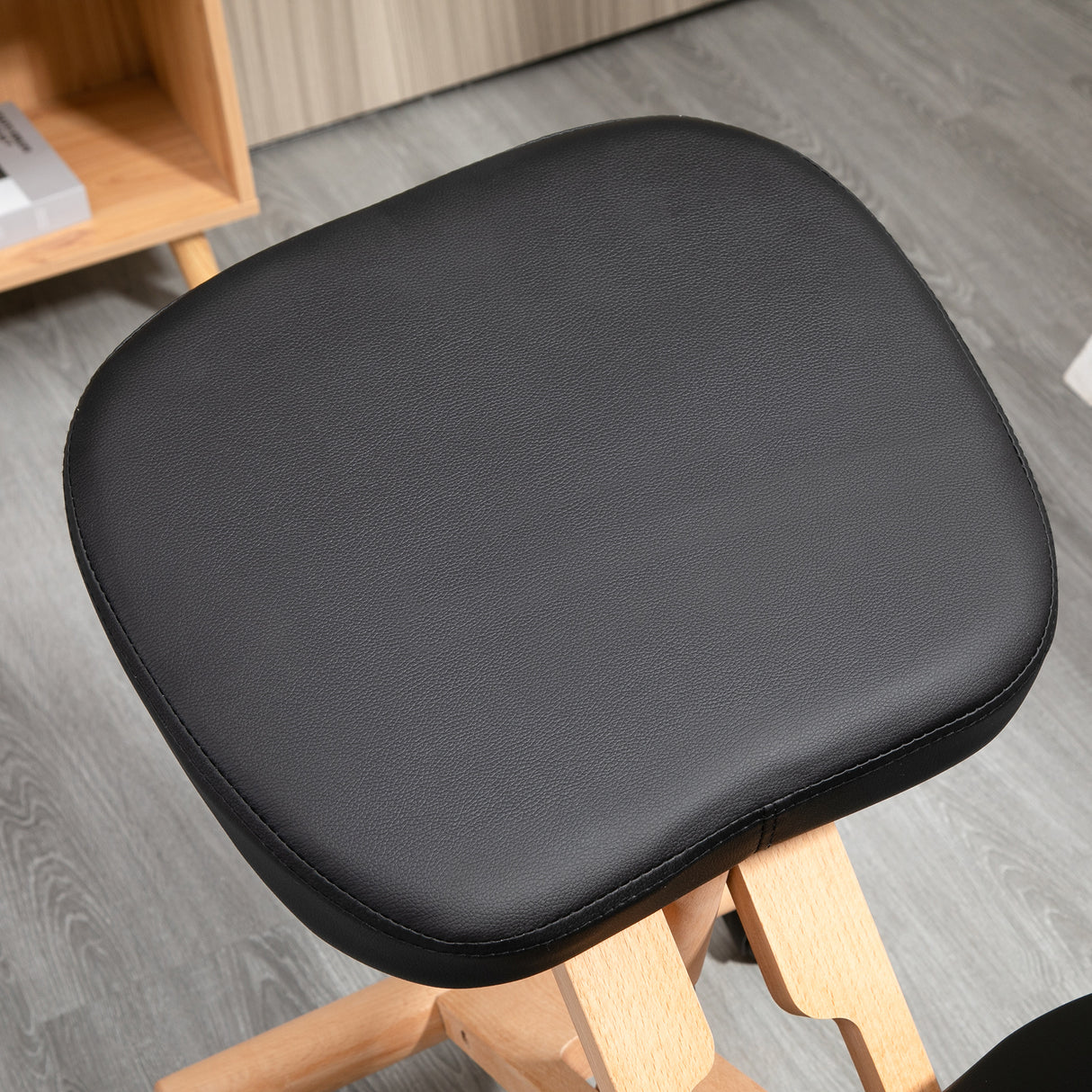 easycomfort easycomfort sedia inginocchiatoio in legno per casa e ufficio con ruote e altezza regolabile 43x67x57 75 cm nera