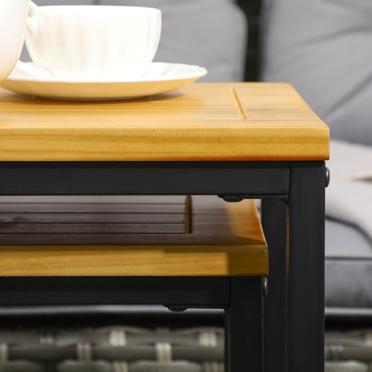 easycomfort easycomfort set 2 tavolini da giardino a c in metallo e legno di pino con design impilabile 40x30x60 cm