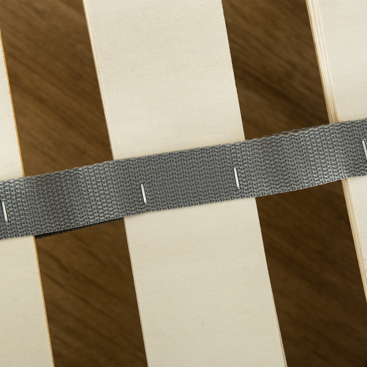 easycomfort easycomfort cuccia per cani rialzata con cuscino removibile e lavabile 2 maniglie in mdf e acciaio 82x56x31 5cm nero