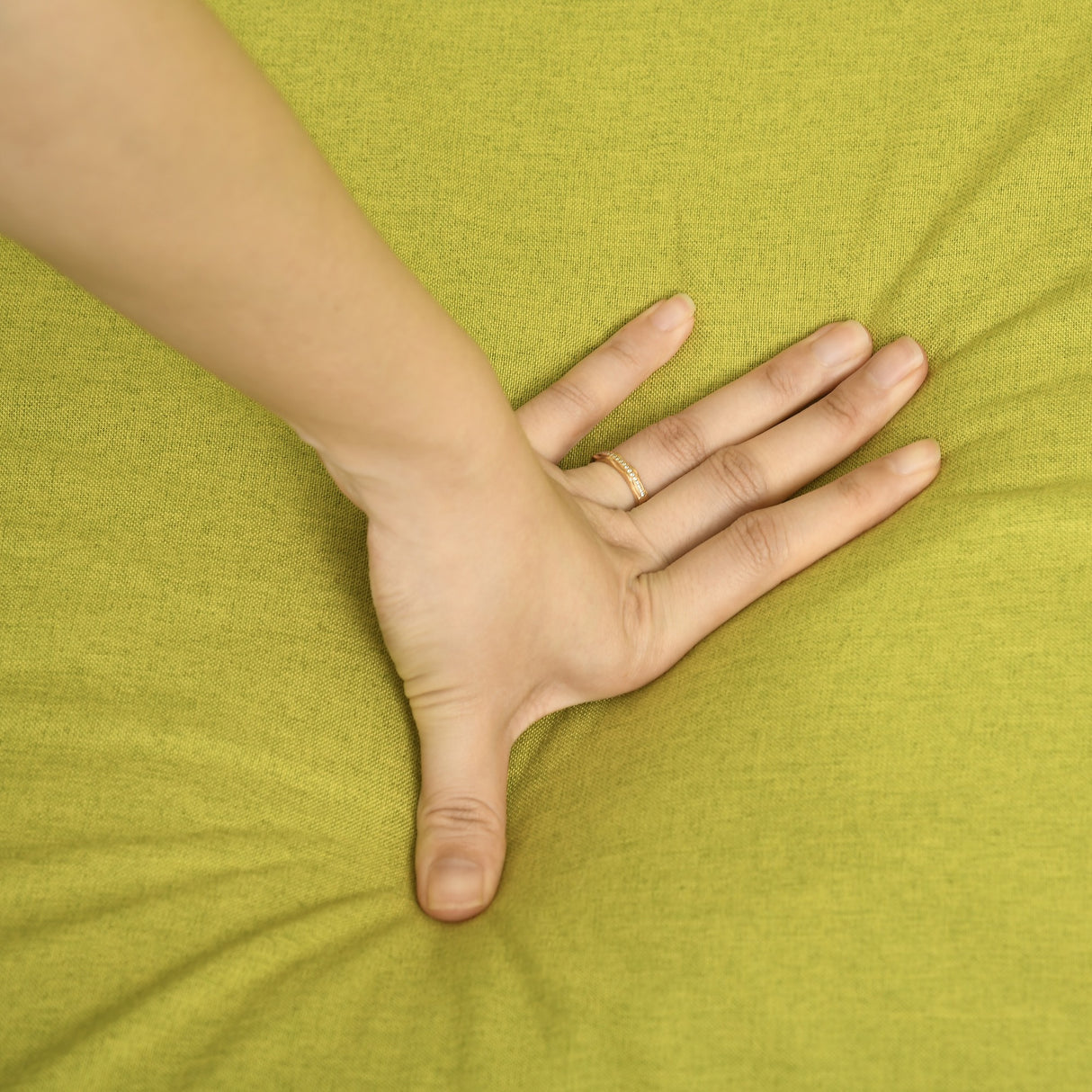 easycomfort easycomfort divano 2 posti in tessuto effetto lino con tasche laterali e cuscini 143x76x83 cm giallo