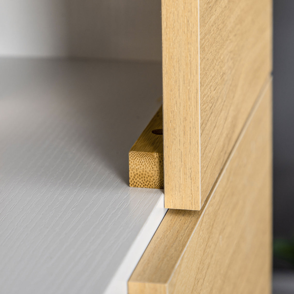 easycomfort easycomfort libreria moderna con scaffali asimmetrici e ante soft close 63x22x166cm bianco e naturale