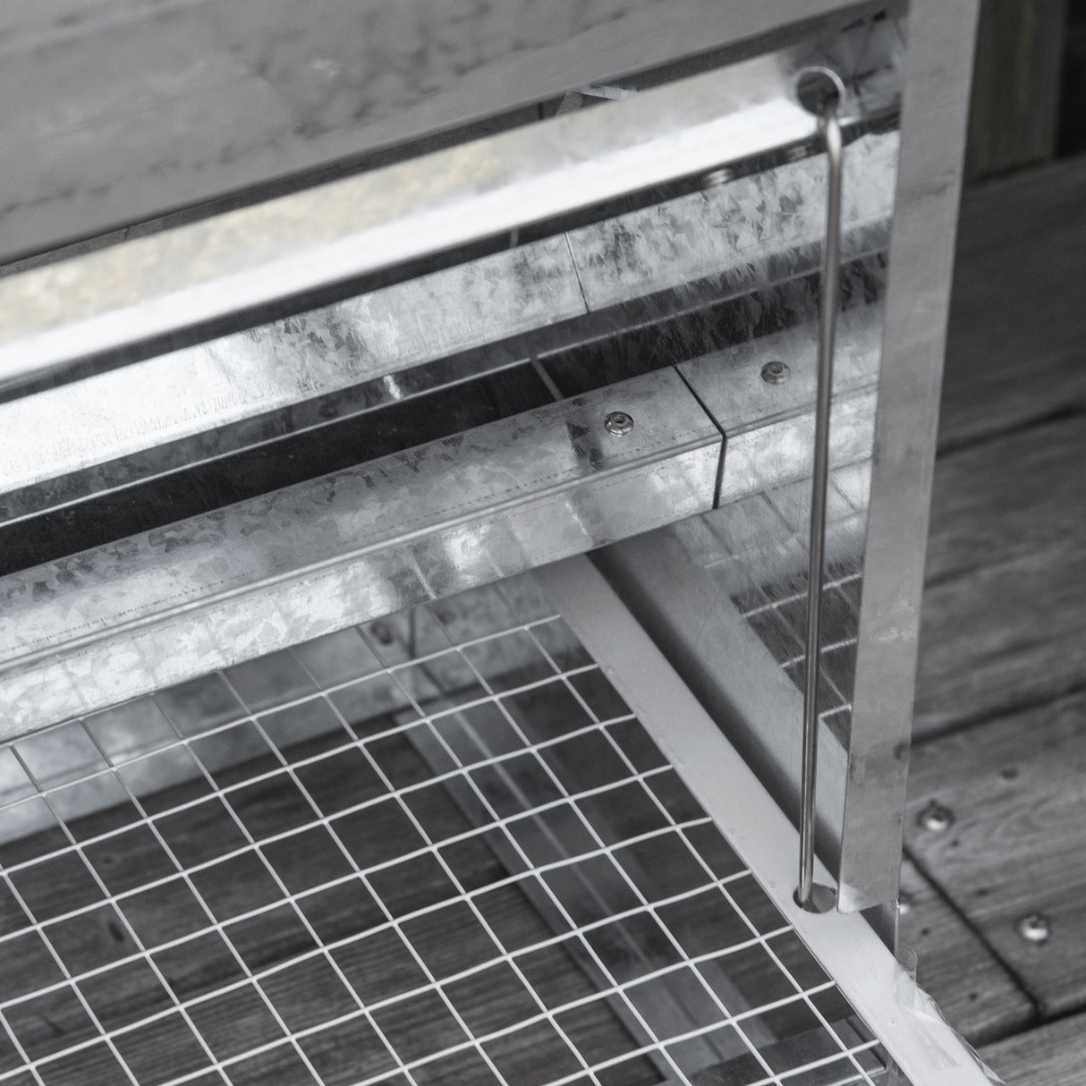 easycomfort easycomfort mangiatoia per galline 22 litri 4 polli con coperchio e pedale 51x38x40 5cm argento