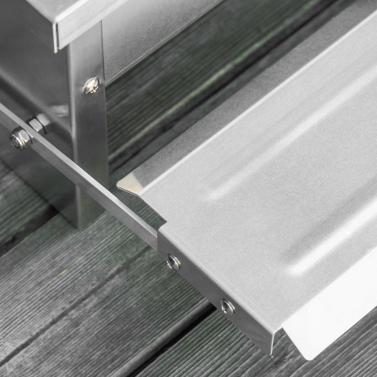 easycomfort easycomfort mangiatoia per galline 8 5 litri 5 polli con coperchio e pedale 56x37x18 5cm argento