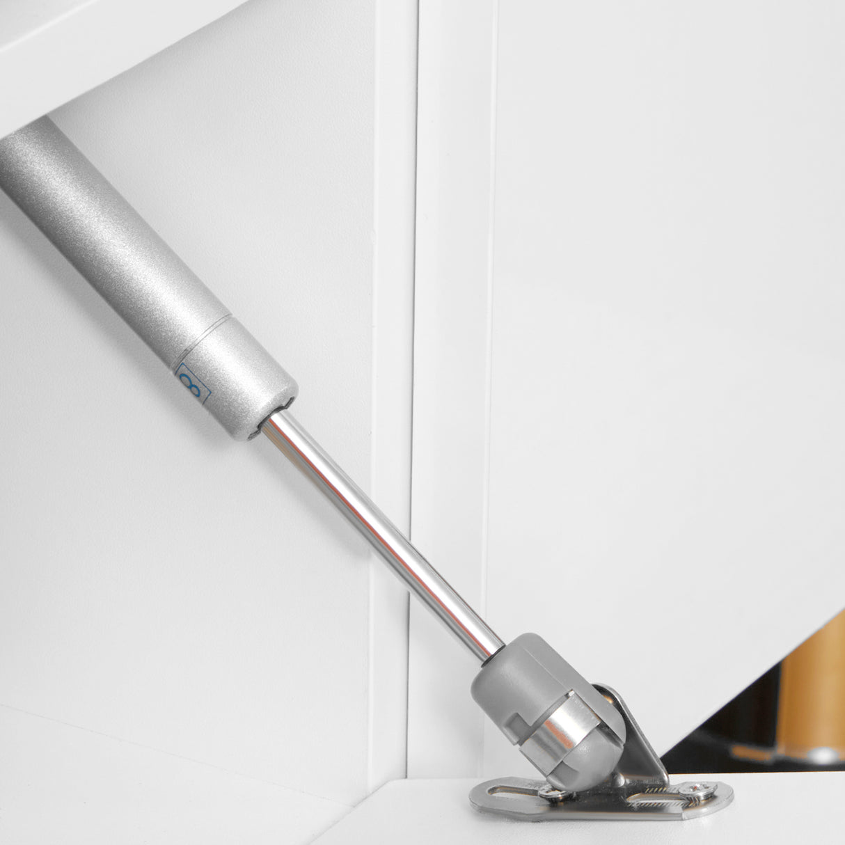 easycomfort easycomfort mobile tv 60 max in truciolato con 3 ripiani 2 armadietti e luci led 137x35x42 cm bianco lucido