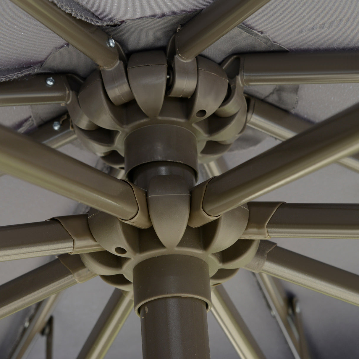 easycomfort easycomfort ombrellone a braccio 2 7x2 7 m con tettuccio regolabile a 2 livelli e base a croce grigio