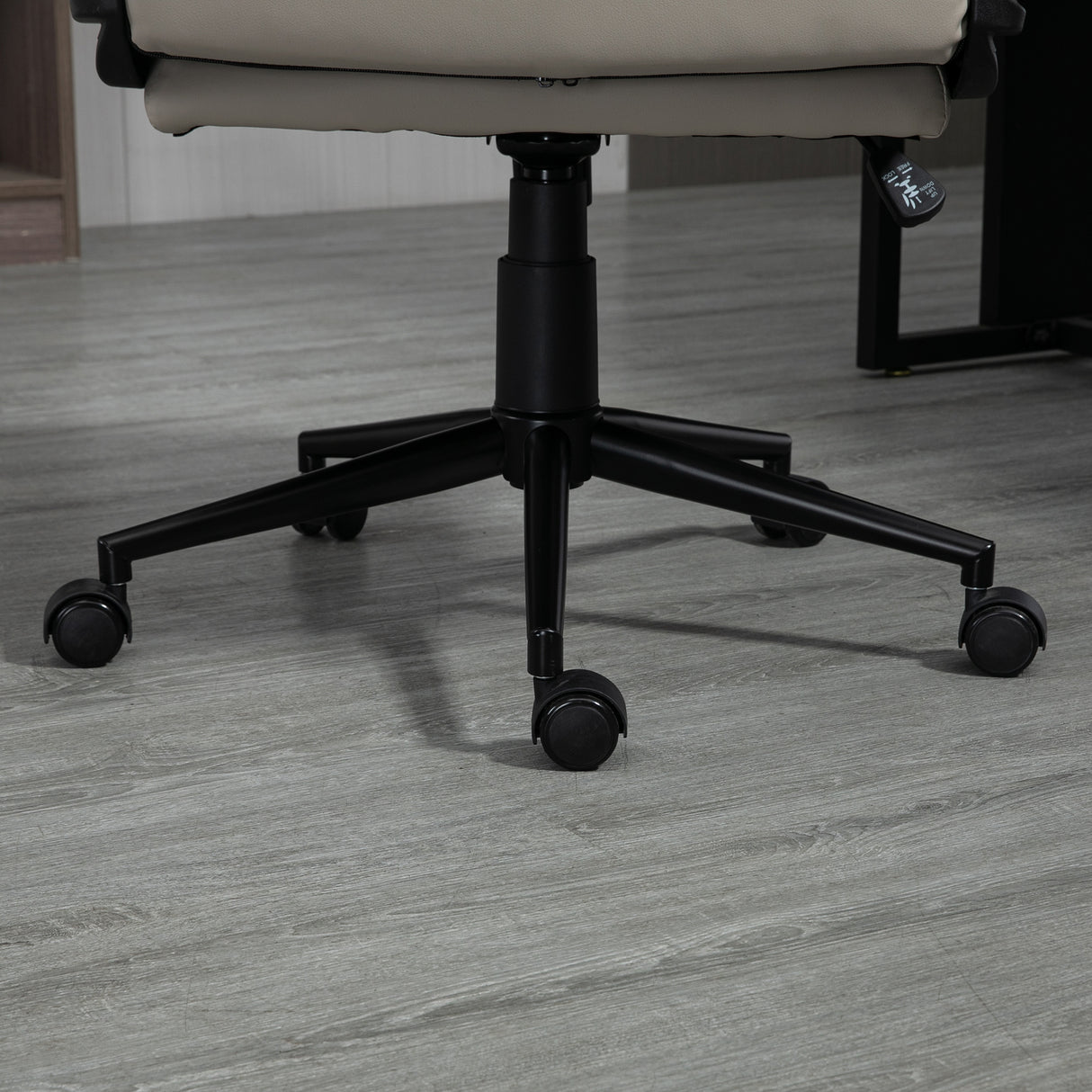 easycomfort easycomfort poltrona da ufficio con doppia imbottitura e altezza regolabile in finta pelle pu grigio chiaro