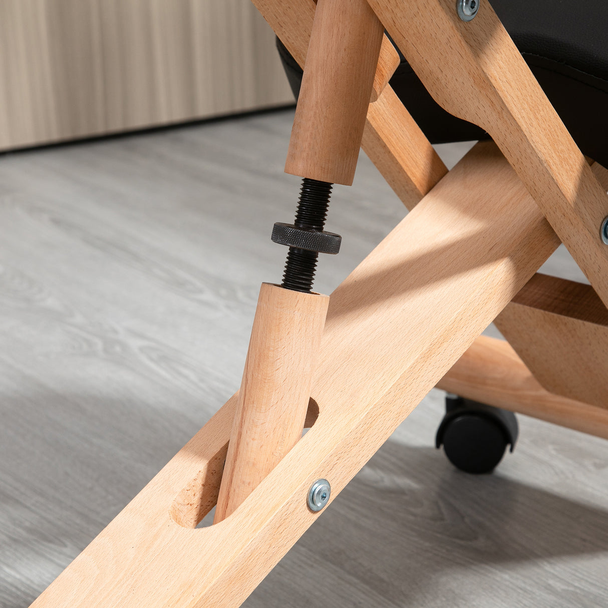 easycomfort easycomfort sedia inginocchiatoio in legno per casa e ufficio con ruote e altezza regolabile 43x67x57 75 cm nera