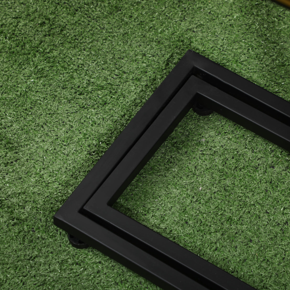 easycomfort easycomfort set 2 tavolini da giardino a c in metallo e legno di pino con design impilabile 40x30x60 cm