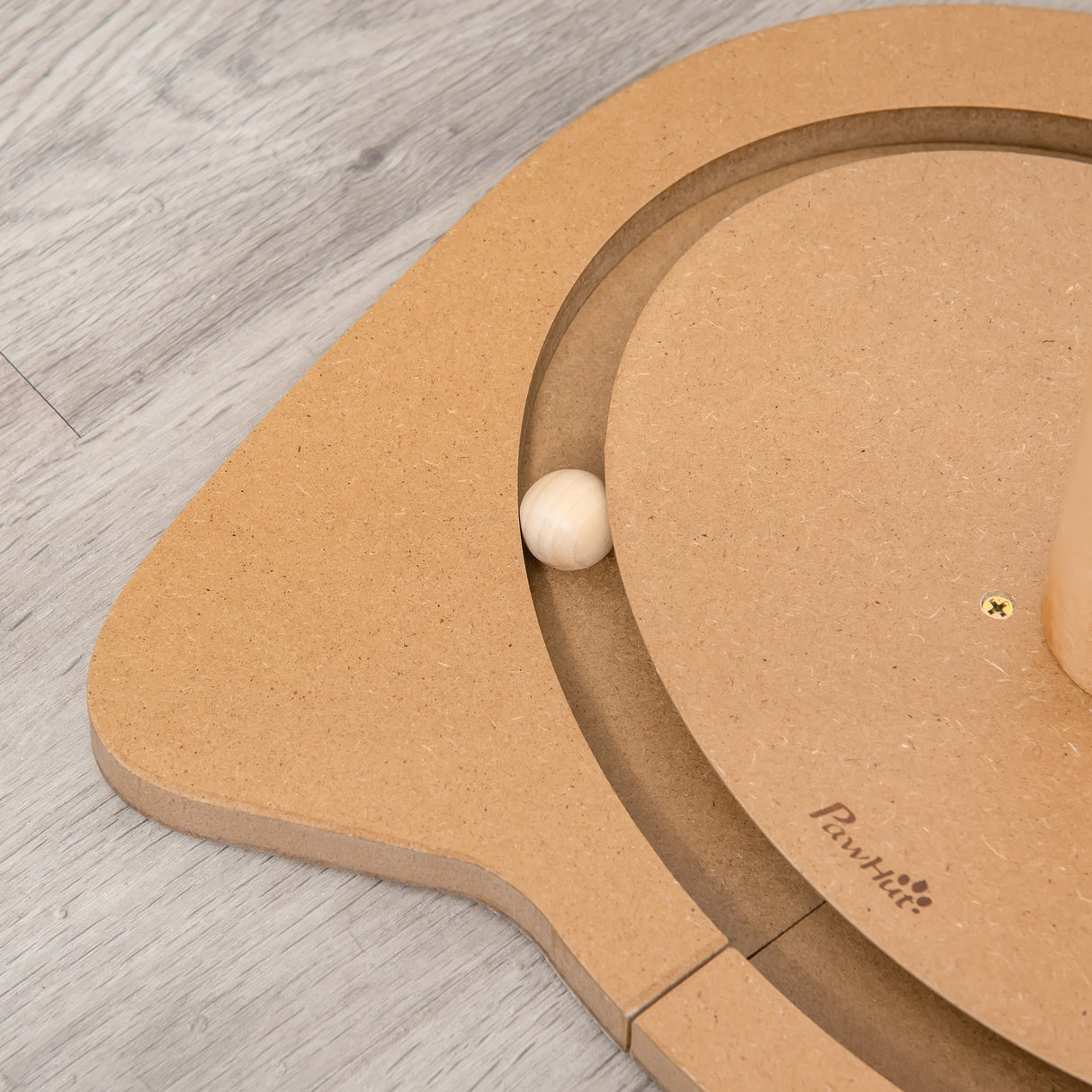 easycomfort easycomfort tiragraffi per gattini fino 5kg con piume palline e accessori in legno 40x37x51cm marronebeige