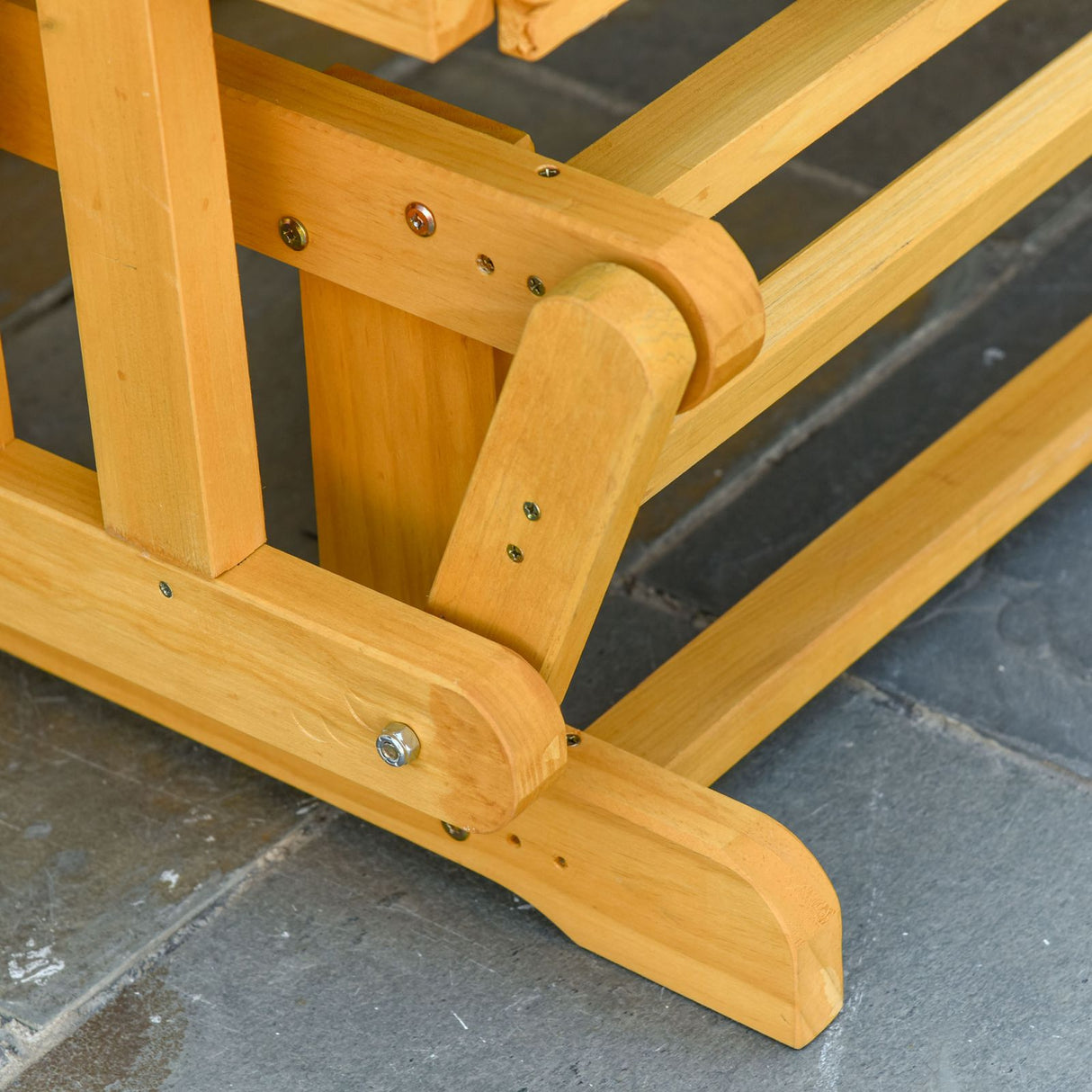 easycomfort easycomfort panchina a dondolo da giardino e terrazza per 2 persone con braccioli 124x76x95cm legno naturale ean 8055776915203