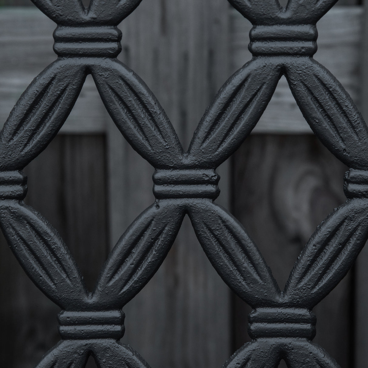 easycomfort easycomfort panchina da esterno 2 posti con braccioli in acciaio e ghisa 128x58 5x89cm nero