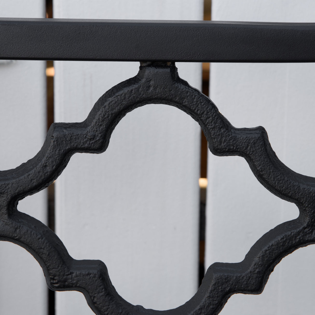 easycomfort easycomfort panchina da esterno 2 posti in acciaio e ghisa con braccioli e schienale decorato 128x58 5x89cm nero