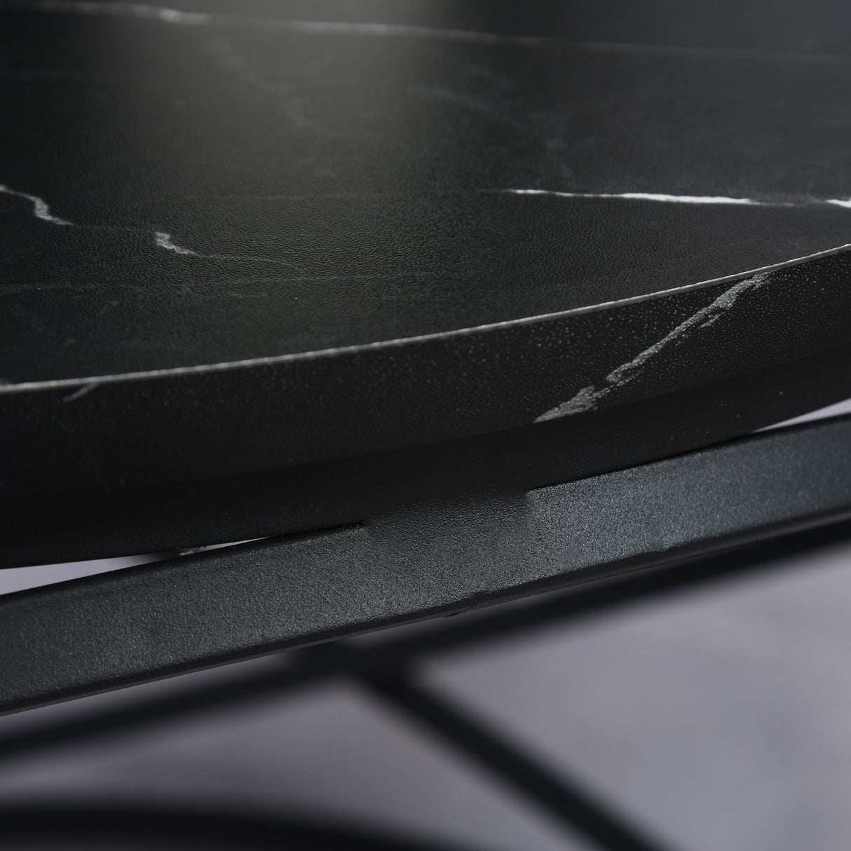 easycomfort easycomfort tavolino da caffe piano dappoggio rotondo con effetto marmo e struttura di design in metallo nero 72 x 48cm ean 8054144133317